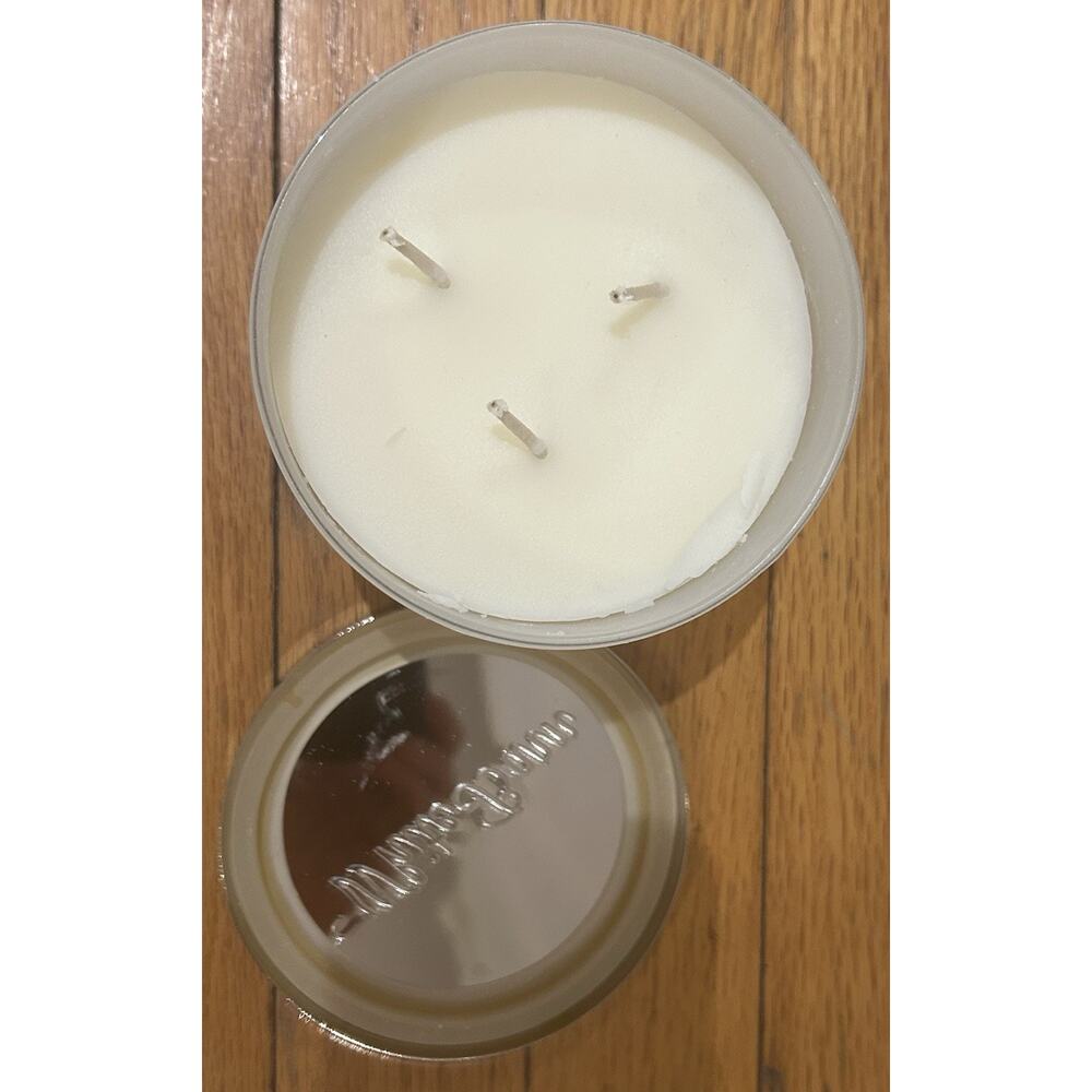 New White Barn 14.5 oz White Gardenia Candle - Picture 6 of 7